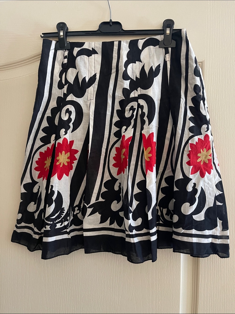 Toi et Moi Black, White & Red Floral A-Line Skirt